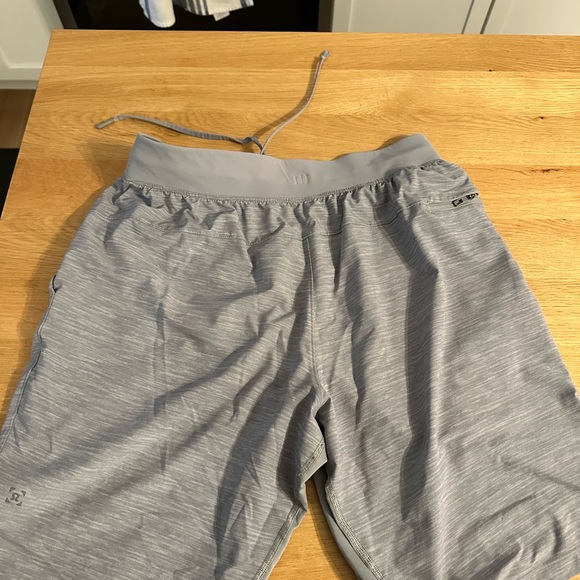 Lululemon THE Linerless Shorts 9 inch - Picture 2 of 5